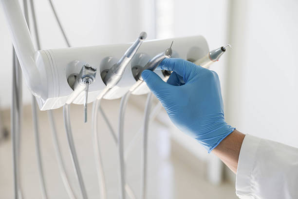 Professional Emergency Dentist technician working in Manhasset Hills, NY